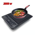 Piastra a induzione 2000W con 7 modalità, pannello touch, vetroceramica e spina Schuko. Ideale per casa e campeggio. Ordina su PezzellaShop!