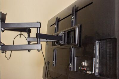 Staffa Porta TV Supporto Monitor, Braccio Estensibile Da 14 a 42 Pollici Regolabile
