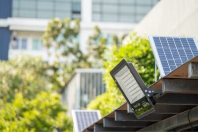 Faro Solare Led 1200W IP67 | Luce Bianca con Pannello e Sensore Crepuscolare 